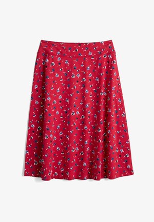 Jupe rouge trapèze avec petit motif floral bleu et blanc, dotée d'une taille ajustée et d'une texture de tissu lisse.