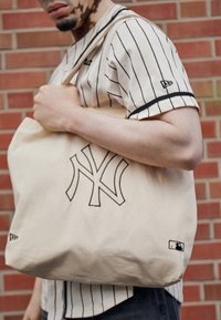 New Era Maisiņveida soma - white