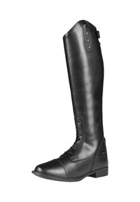 Bota de montar de cuero negro con un caña alta, punta redondeada, cordones en la parte frontal y acentos metálicos cerca de la parte superior. Textura suave.