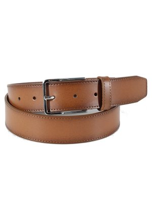 Cintura in pelle marrone con una texture liscia, fibbia in metallo argentato e cuciture visibili; presenta fori per la regolazione e un design a punta.