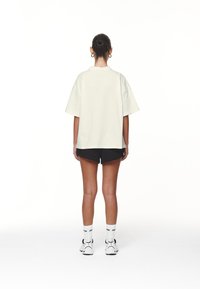 Pegador BRACY HEAVY OVERSIZED TEE - T-shirts - washed coconut milk/black