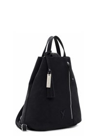 Svart ryggsäck i mocka med slät textur, konisk form, yttre dragkedjeficka, tofsdetalj och silverfärgad metallbricka.