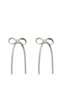 Ohrringe aus silberfarbenem Metall mit einem Schleifen-Design und schmalen Bändern. Glatte Oberfläche, minimalistischer Stil und glänzendes Finish.
