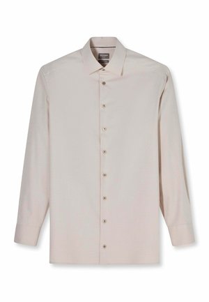 Beige blouse met lange mouwen, knopen aan de voorkant, klassieke kraag, zeven knopen en knoopmanchetten, plat gelegd op een witte achtergrond.