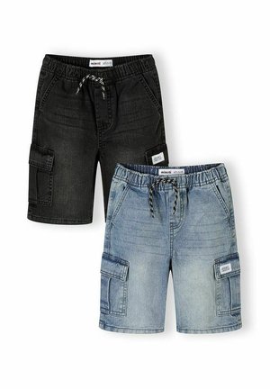 Dwie pary krótkich spodni cargo z elastycznymi pasami i sznurkami do ściągania, jedna w kolorze czarnym, druga jasnoniebieskim dżinsie, obie z bocznymi kieszeniami i etykietami.