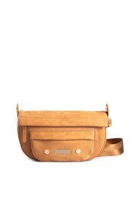 Tan leren crossbody tas met een opklapbare flap, voorvak, decoratieve hardwareaccenten en een zachte textuur. Inclusief verstelbare schouderriem.