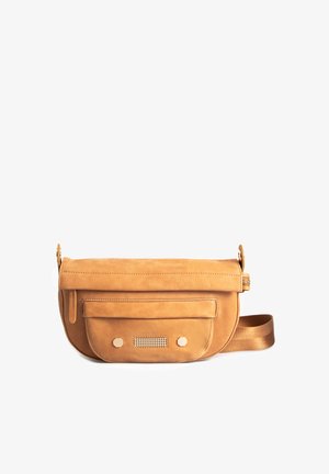Tan leren crossbody tas met een opklapbare flap, voorvak, decoratieve hardwareaccenten en een zachte textuur. Inclusief verstelbare schouderriem.