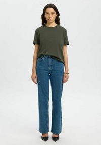 Selected Femme SLFESSENTIAL BOXY NOOS - T-shirt basique - deep depths