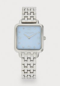 Quadratische silberne Metalluhr mit einem hellblauen Zifferblatt, silbernen Stundenmarkierungen und kristallenen Akzenten. Verfügt über ein Gliederarmband-Design.