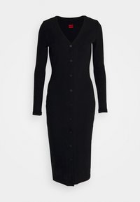 Robe midi noire à manches longues avec décolleté en V et fermeture boutonnée à l'avant, silhouette ajustée sur fond blanc uni.