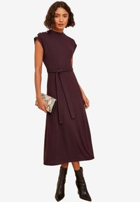 Friends Like These REGULAR FIT - SHOULDER MIDI WITH DETAILING - Svetríkové šaty - red