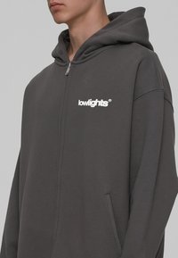LOW LIGHTS STUDIOS® Sudadera con cremallera - grey