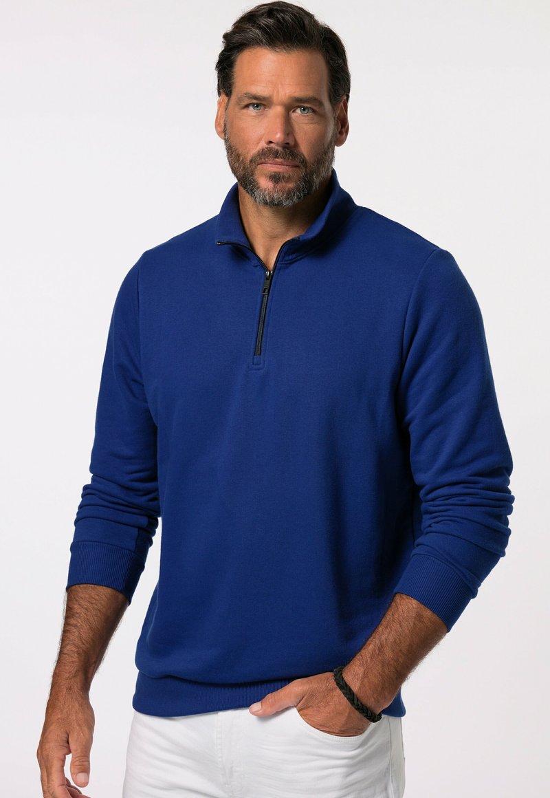 Marineblaues Zip-Hoodie mit hohem Kragen und gerippten Bündchen, aus weichem Stoff gefertigt. Verfügt über einen teilweisen Reißverschluss am Hals.