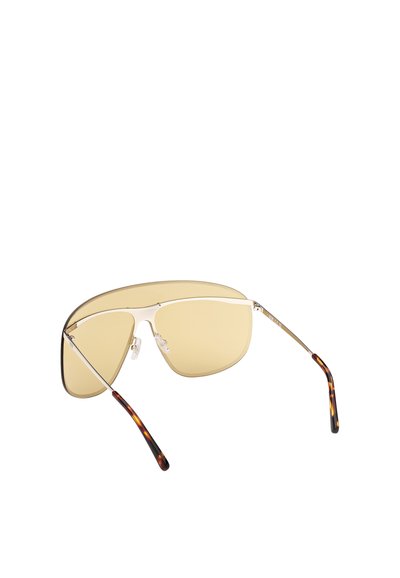 Sluneční brýle se žlutými skly, tenkým stříbrným rámem, nastavitelnými nosníky a obruby s želvovinovým vzorem, které směřují ven.