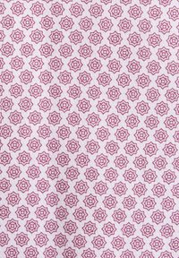 Motif répétitif d'étoiles à huit branches de couleur rose foncé sur un fond de tissu texturé rose clair.