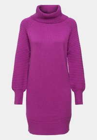 Robe-pull tricotée violette avec manches longues texturées, poignets côtelés et col roulé large.