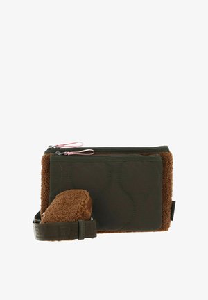 Sac en tissu synthétique vert avec accents en peau lainée marron, doté de deux compartiments zippés et d'une sangle texturée.