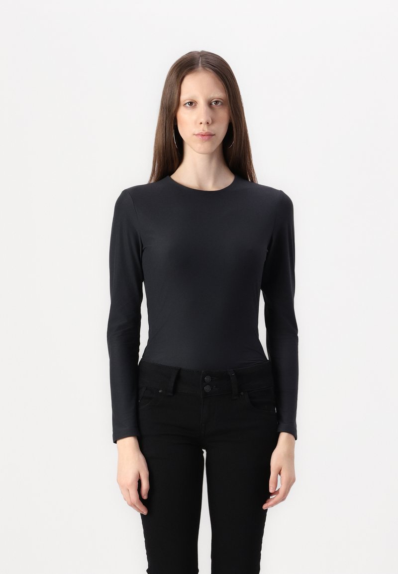 Must يوجد musträndernik mustgalgatrakta black ilund, puede razón ajustada, misdoti pehmust asebhvatava, koos ডিজাইন madal musta sirgusutardera must skúhon karat proshasisko dešibrirak.
