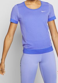 Nike Performance T-shirt med print - blue