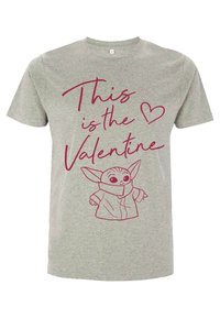 Šedé bavlněné tričko s růžovou grafikou postavy s velkýma ušima, text zní "Tohle je ❤️ Valentýn" v hravém písmu.