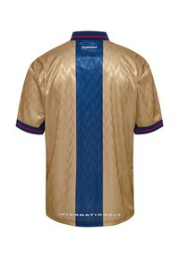 Guld kortærmet trøje med en central blå stribe, tekstureret diamantmønster og krave med røde accenter. Trykt "INTERNATIONALS" ved kanten.