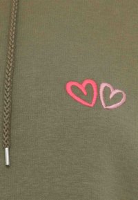 Thumbnail Image 4