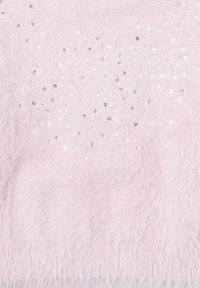 Tejido suave de color rosa claro con pequeñas lentejuelas plateadas y blancas esparcidas, creando un sutil patrón brillante.