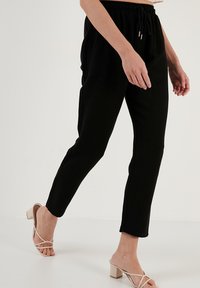 LELA REGULAR FIT - Broek - black