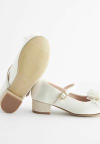 Next CORSAGE FLOWER BRIDESMAID - Riemchenballerina - ivory satin stain resistant