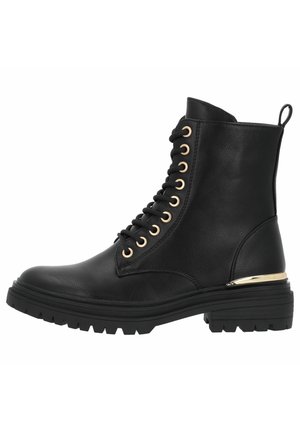 Bottine en cuir noir avec œillets dorés, à lacets à l'avant, finition texturée, semelle noire épaisse et accent doré sur le talon.