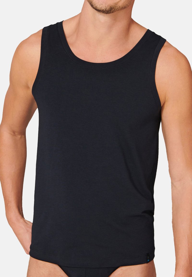 Schwarzes Tanktop aus Baumwolle mit rundem Ausschnitt und ärmellosem Design. Schlichter Stil mit geradem Saum und ohne Muster.