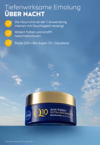 Blauer Behälter mit einem goldenen Deckel, beschriftet mit "Q10 Anti-Falten Extra Reichhaltig." Enthält feuchtigkeitsspendende Inhaltsstoffe wie Arganöl und Squalan.