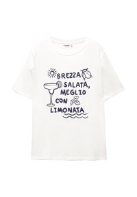 T-shirt blanc à manches courtes avec du texte graphique bleu marine et des illustrations d'un soleil, d'un cocktail, d'un citron et de feuilles de menthe. Coupe décontractée.
