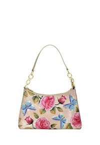 Hobo-Tasche mit einer geschwungenen Form, gefertigt aus einem hellen Material, das mit rosa Rosen und blauen Schmetterlingen verziert ist. Akzente in goldfarbener Kette.