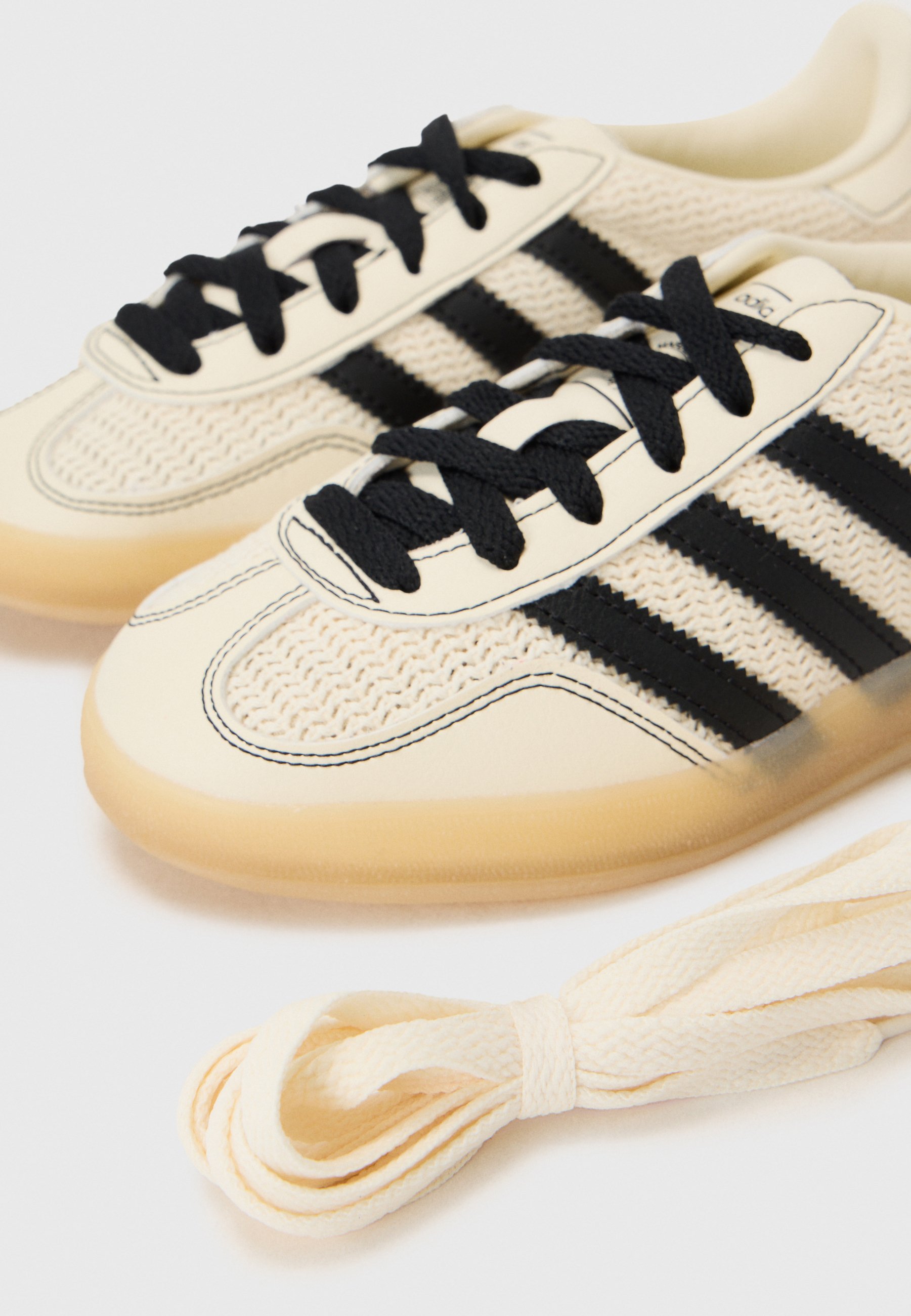 adidas gazelle off white