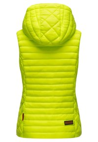Limegrön huva-pufferväst med quiltad textur och horisontella ränder. Funktion: brun logotyp-lapp på den nedre sidan. Lätt material.