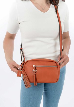 Tamaris NELE - Sac bandoulière - rust