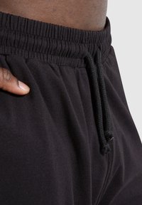 Smilodox VALENTIN - Kurze Sporthose - schwarz