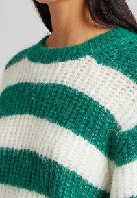 Bershka Strickpullover - green
