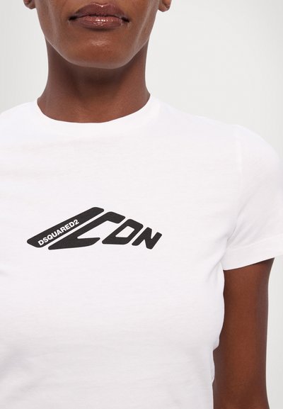 T-shirt en coton blanc avec un logo graphique "DSQUARED2 ICON" noir imprimé dans un design audacieux et angulaire sur le devant. Manches courtes, col rond.