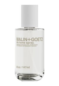 Klarer Glasflasche mit Haarspray und weißem Deckel. Das Etikett enthält hellgraue Schrift, die den Produktnamen und das Volumen angibt. Einfaches zylindrisches Design.