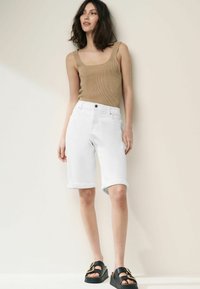 Next KNEE  - Farkkushortsit - white