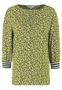 Grün bedruckte Bluse mit rundem Ausschnitt, langen Ärmeln und gestreiften Manschetten. Der Stoff ist leicht und hat eine weiche Textur.