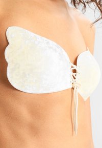 MAGIC Bodyfashion VA VA VOOM BRA  - Sutiã multifuncional / sem alças - white