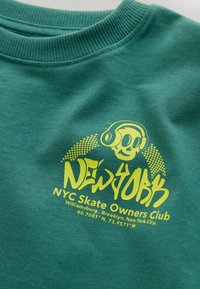 Unselected, green skeleton back print