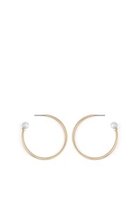Boucles d'oreilles créoles dorées avec une finition lisse et un accent de perle unique sur chaque créole. Design minimaliste avec une forme élégante.