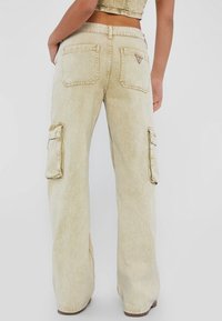 Guess Jeans a sigaretta - beige