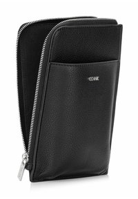 Czarny skórzany portfel o teksturowanym wykończeniu, z zamknięciem na srebrny zamek błyskawiczny i przednią kieszonką. Posiada subtelne srebrne logo z przodu.