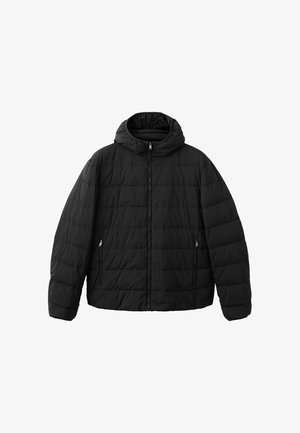 Chaqueta acolchada negra con capucha, con diseño acolchado, cremallera completa en el frente y dos bolsillos laterales para almacenamiento. Material suave y texturizado.