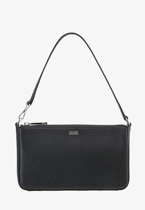 Schwarze, genarbte Leder-Handtasche in rechteckiger Form mit einem einzelnen Schulterriemen und silbernem Reißverschluss, vorne mit kleinem metallischem Hugo Boss-Logo.
